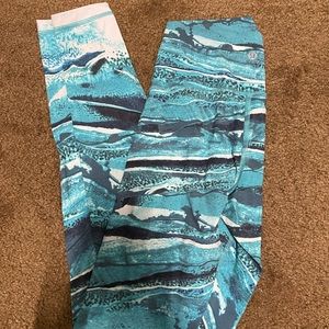 Lululemon size 4 wunder unders